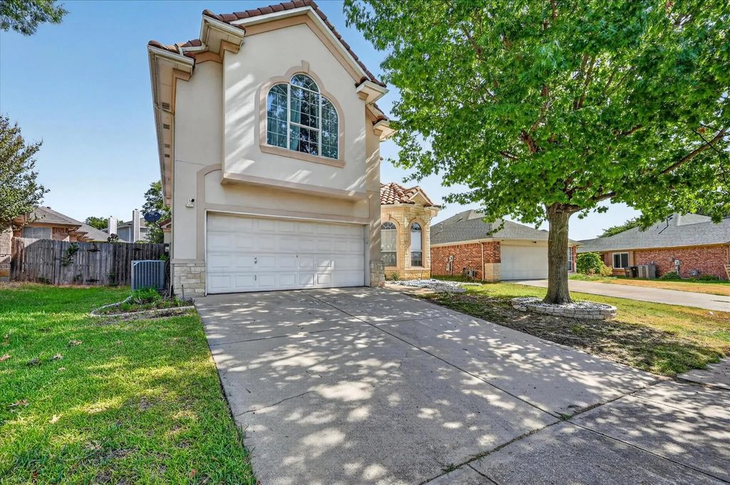8728 Lariat Circle, Fort Worth