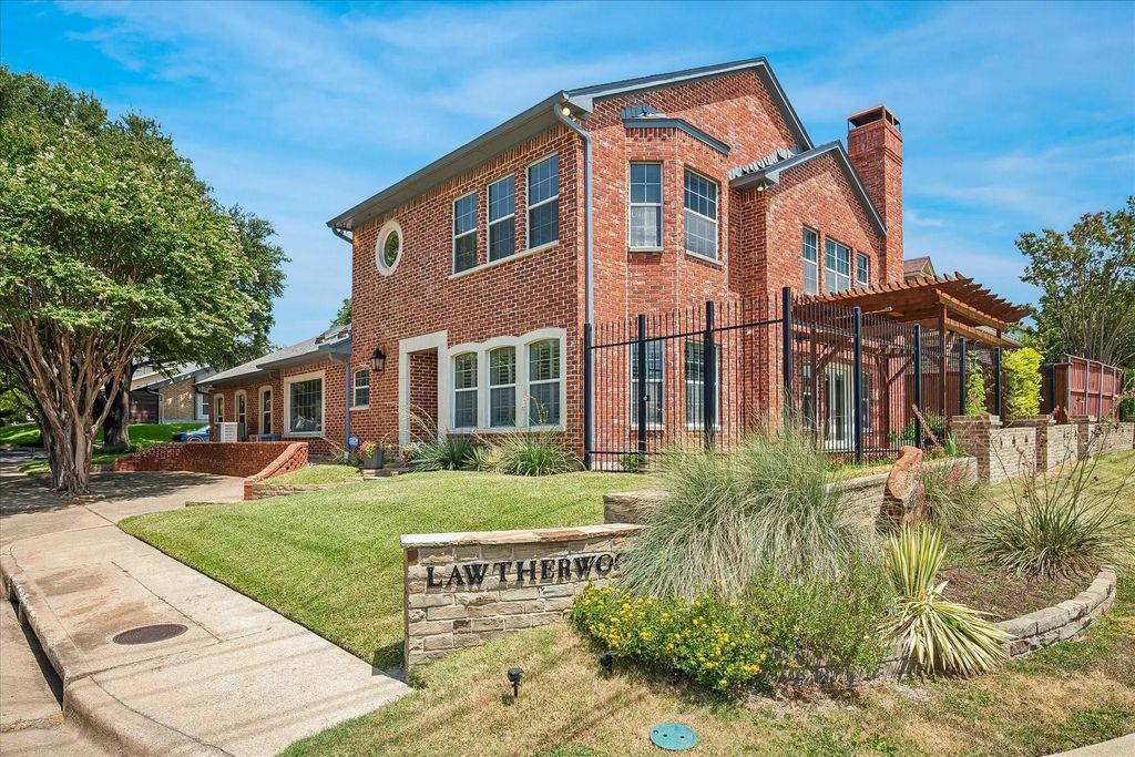 2702 Lawtherwood Court, Dallas