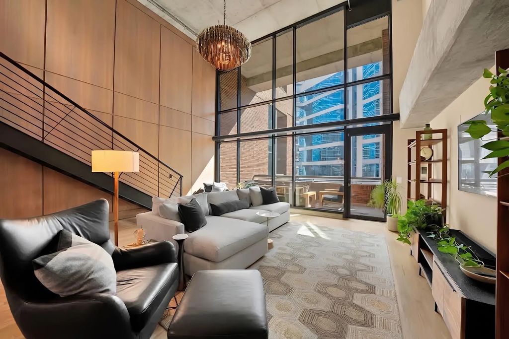 1999 Mckinney Avenue 1002, Dallas