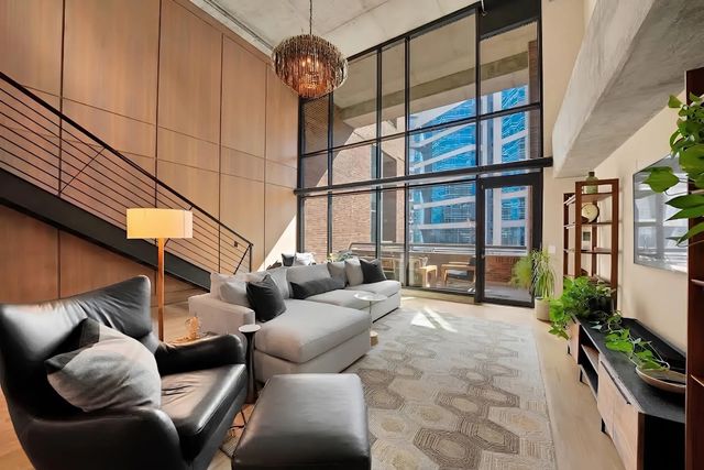1999 Mckinney Avenue 1002, Dallas