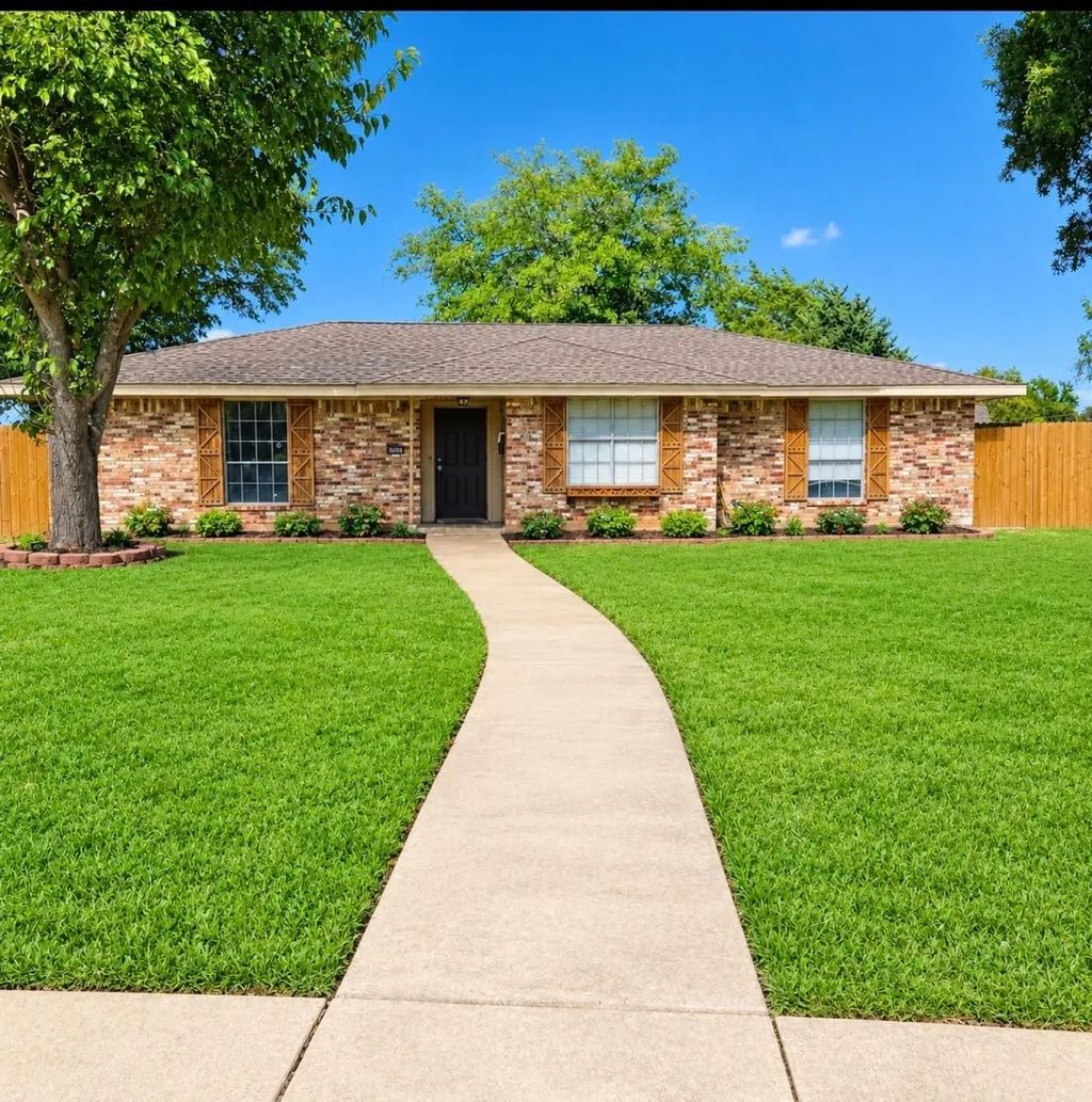 709 Oakbluff Drive, Lancaster
