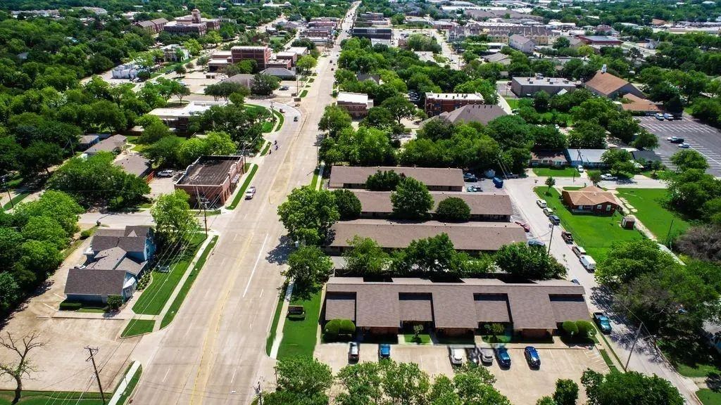 376 W Main Street E, Lewisville