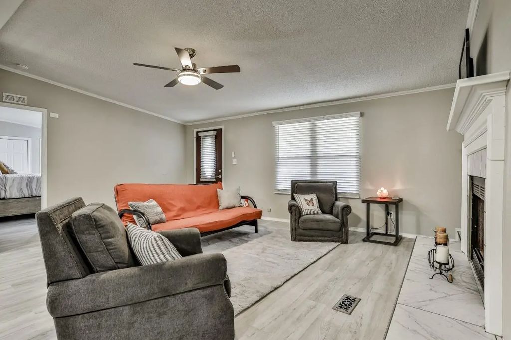 3809 Lands End Court, Granbury