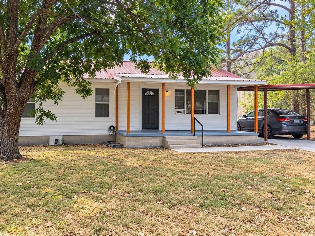 306 S Oak Lane, Tolar