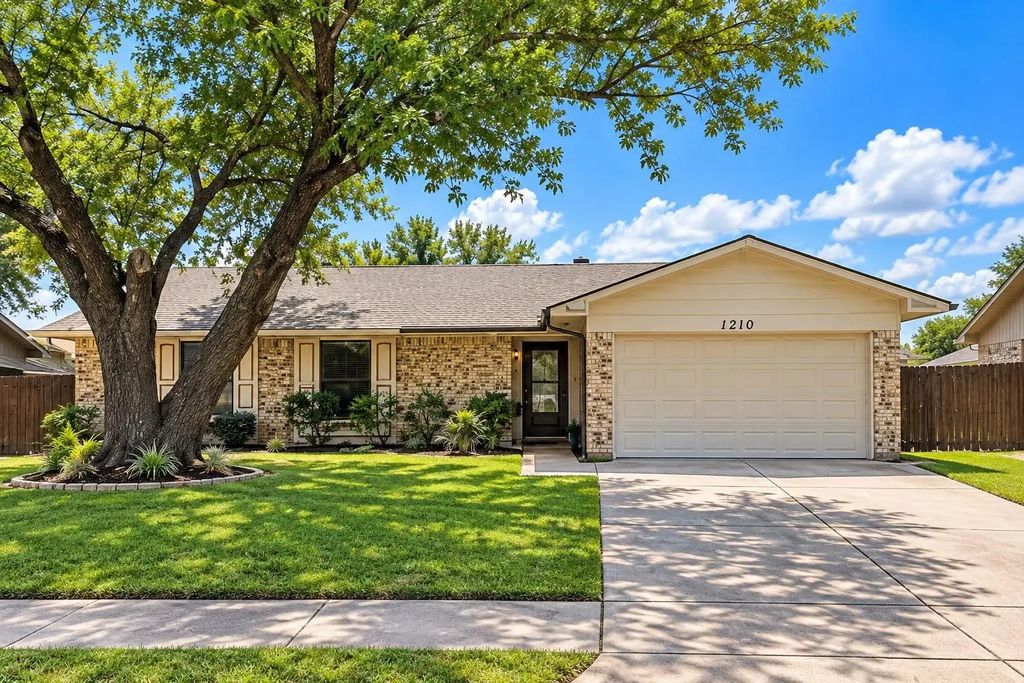 1210 Brook Hill Lane, Arlington