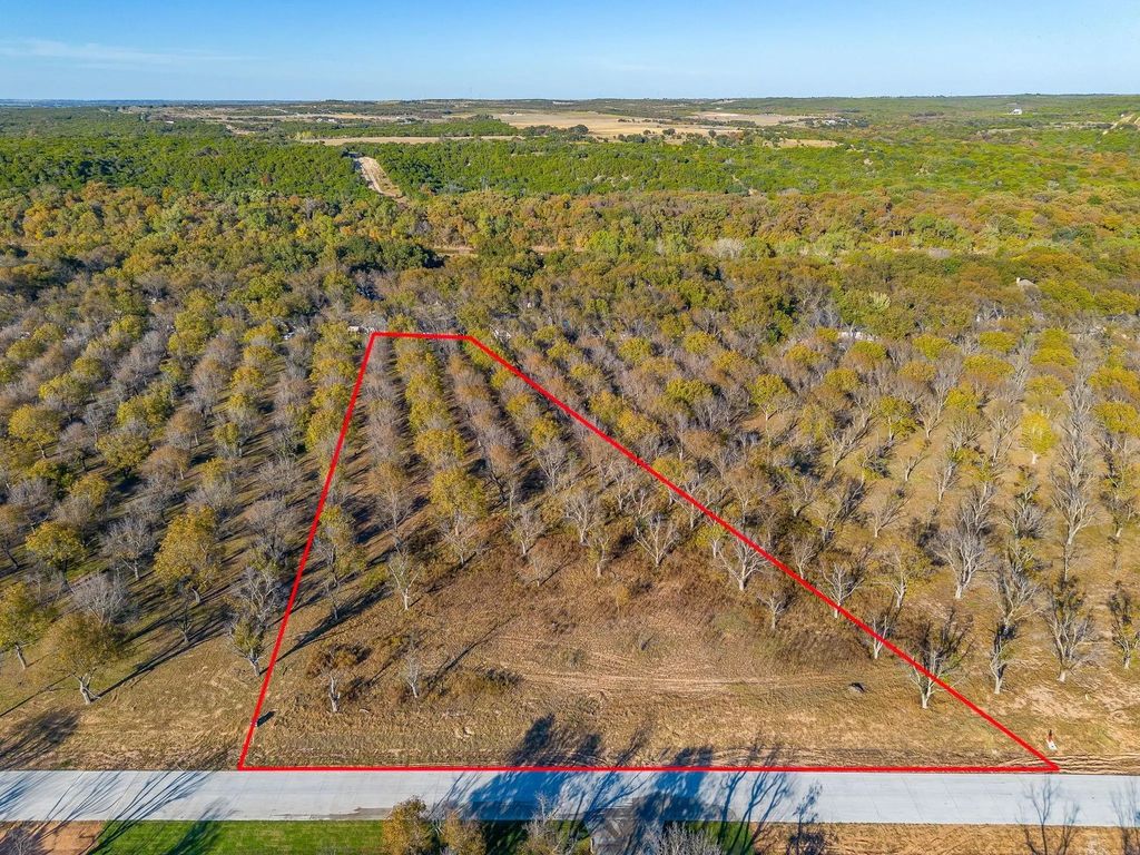 3030 E Landings N, Granbury