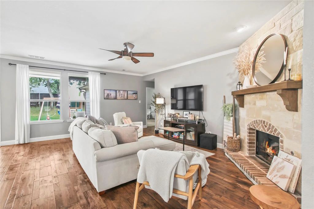 913 Freesia Drive, Little Elm