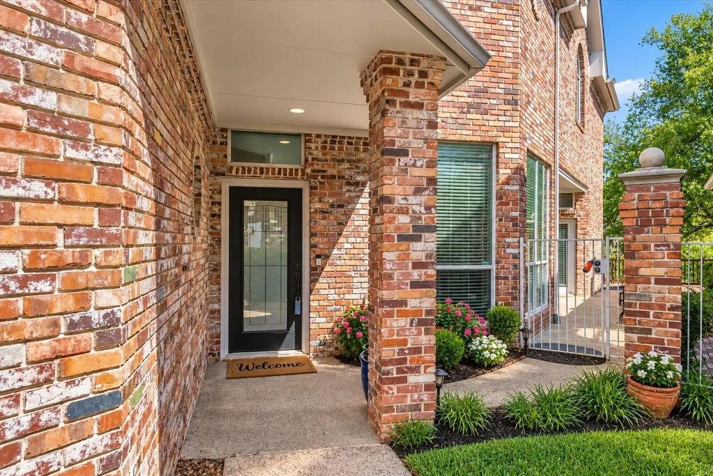 529 Loch N Green Trail, Arlington