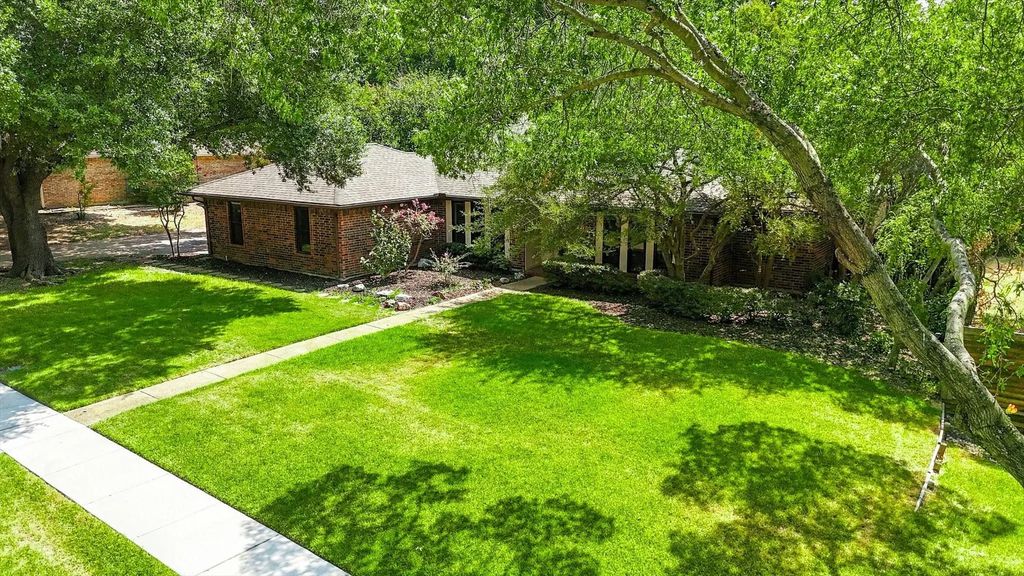 541 Briarglen Drive, Coppell