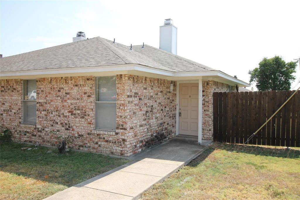217 Matt Place, Grand Prairie