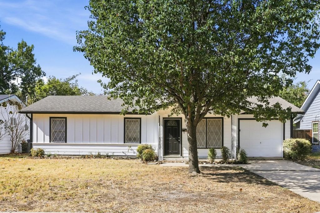 549 Lorna Street, Burleson