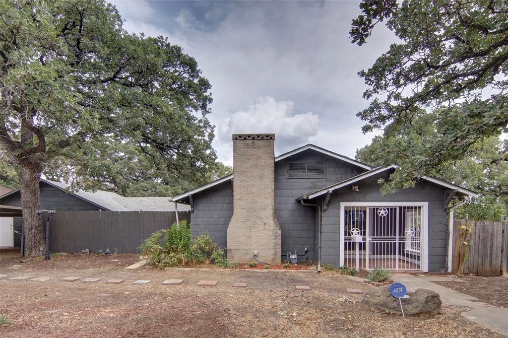 2625 Canton Drive, Fort Worth
