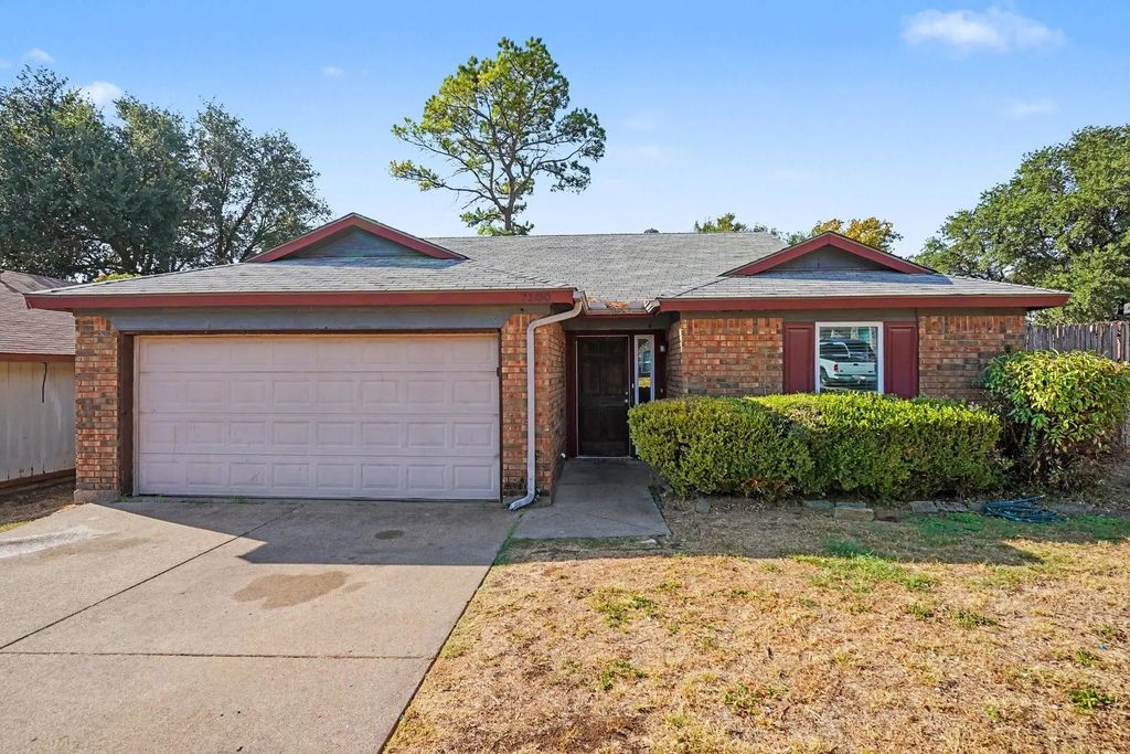 7500 Little Rock Lane, Fort Worth
