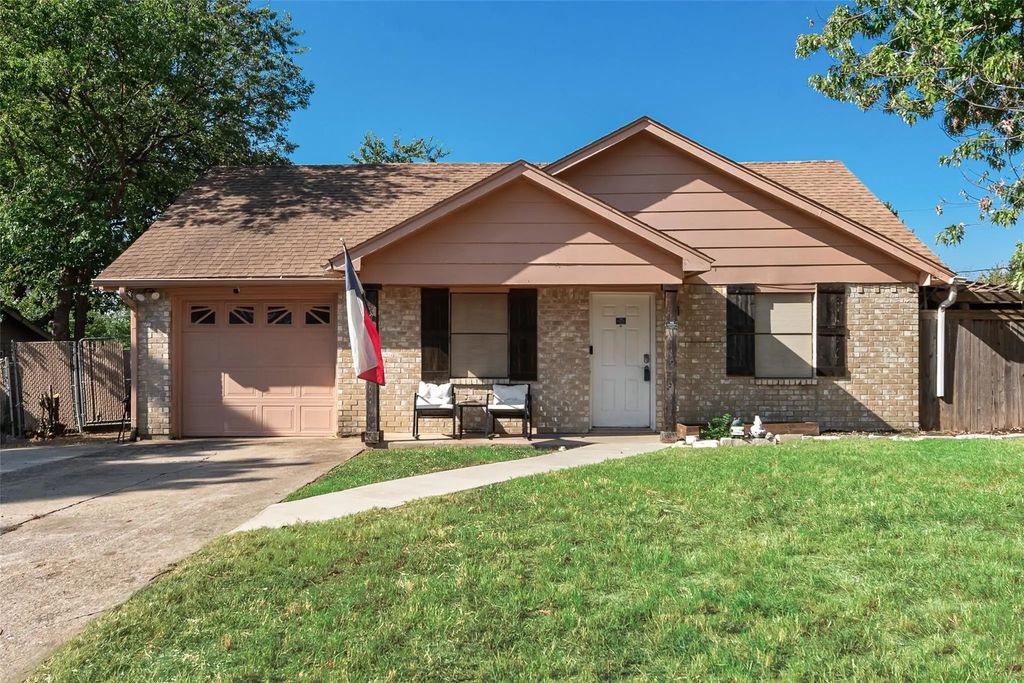 837 Blue Ridge Drive, Burleson