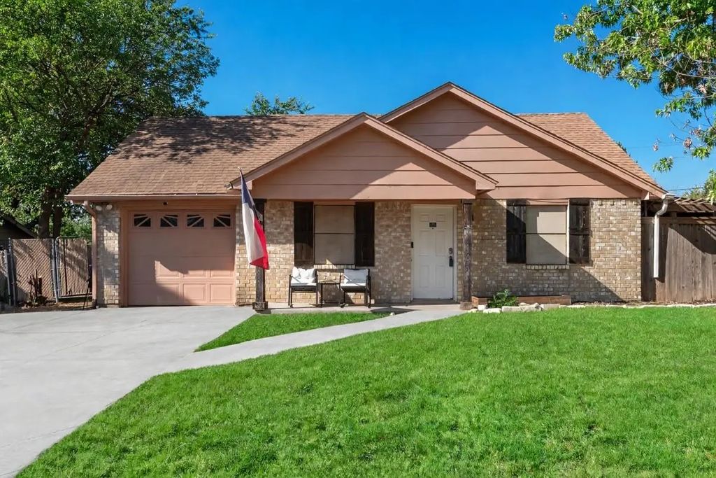 837 Blue Ridge Drive, Burleson