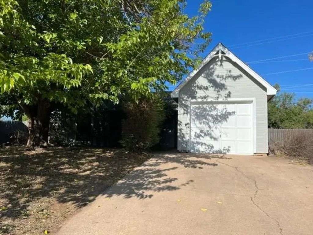 33 Shady Brook Circle, Abilene