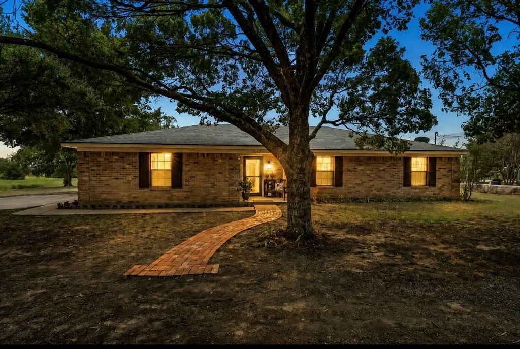 3517 W Moonlight Drive, Waco