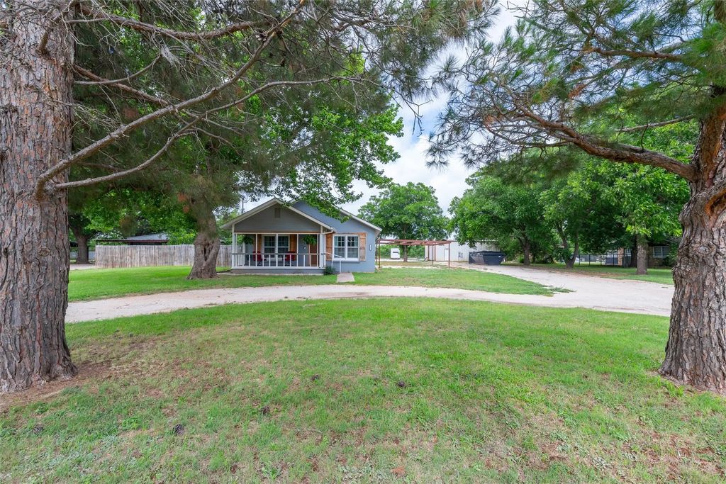 302 Sayles Avenue, Tuscola
