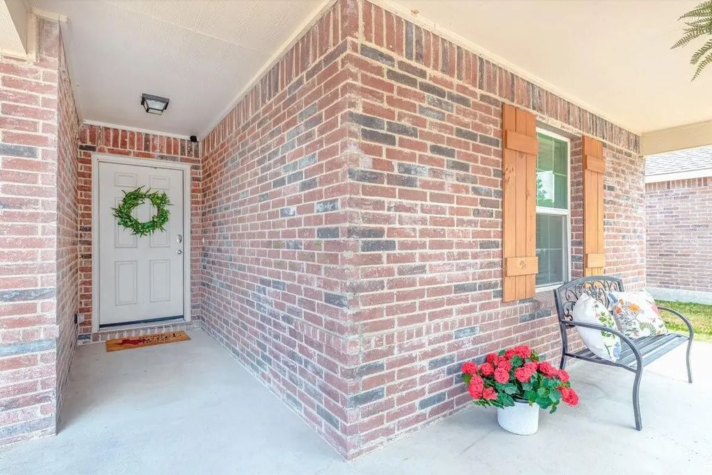 5913 Mountain Bluff Drive, Fort Worth