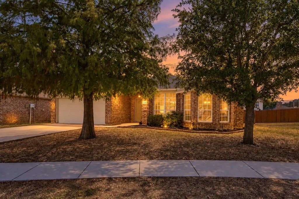 321 Tripp Trail, Denton
