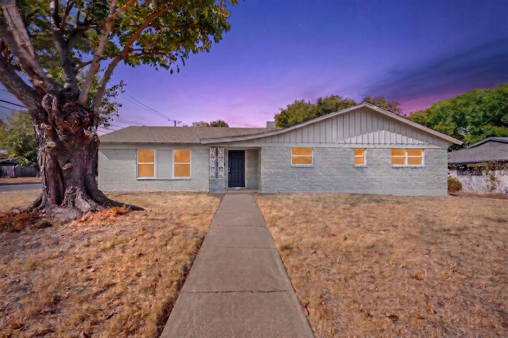 4801 Hollowbrook Road, Fort Worth
