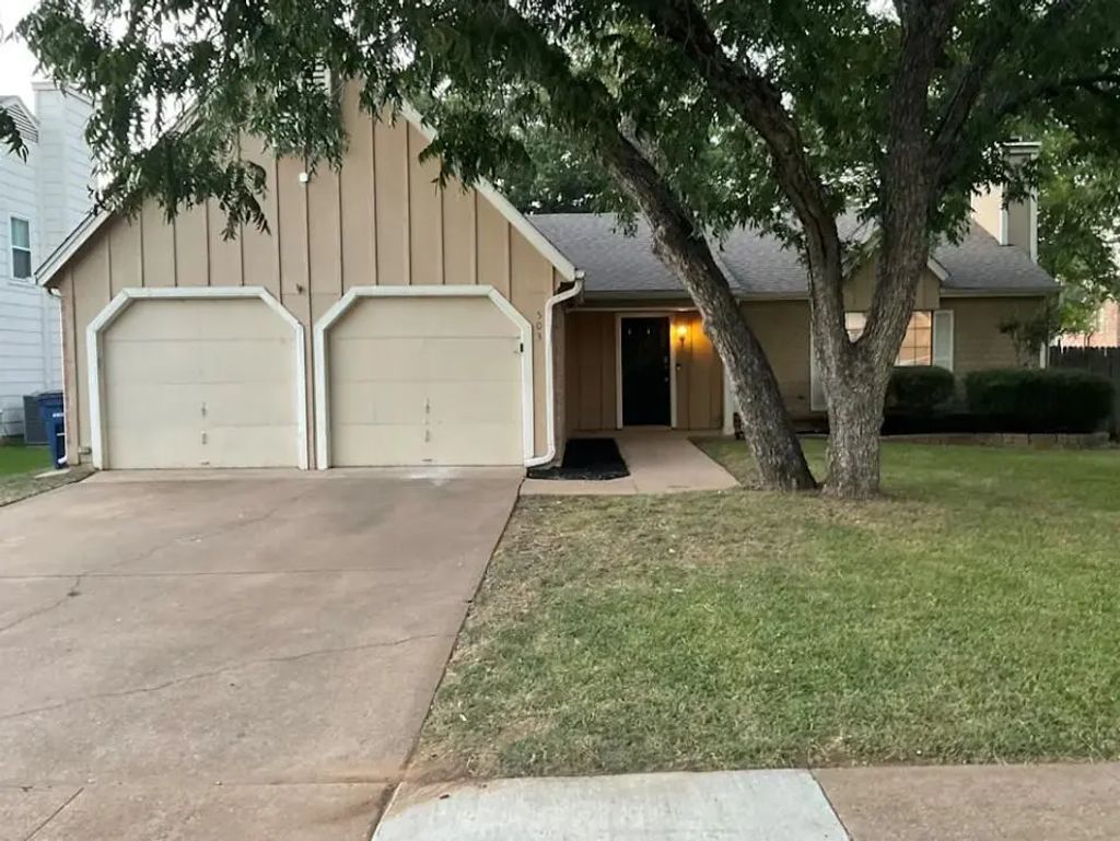 503 Thorn Wood Drive, Euless