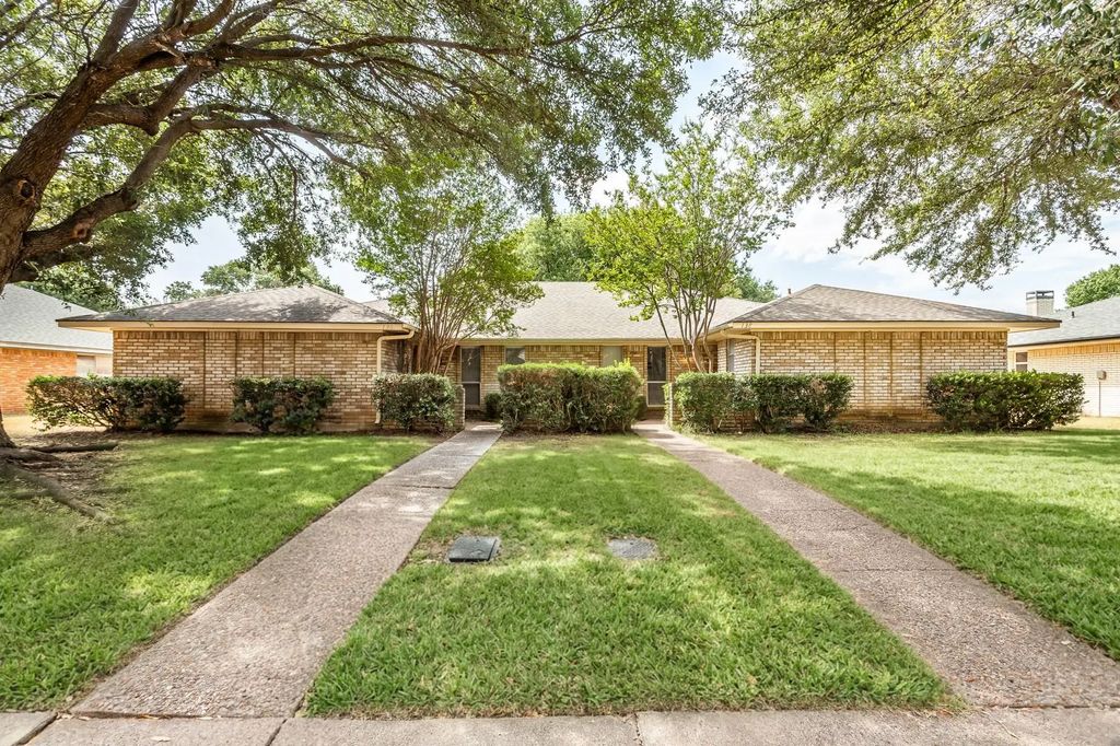 136 Shady Brook Drive, DeSoto