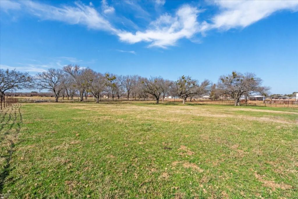 724 Gilliland Road, Springtown