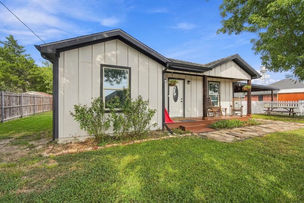 301 W 1st Street, Maypearl