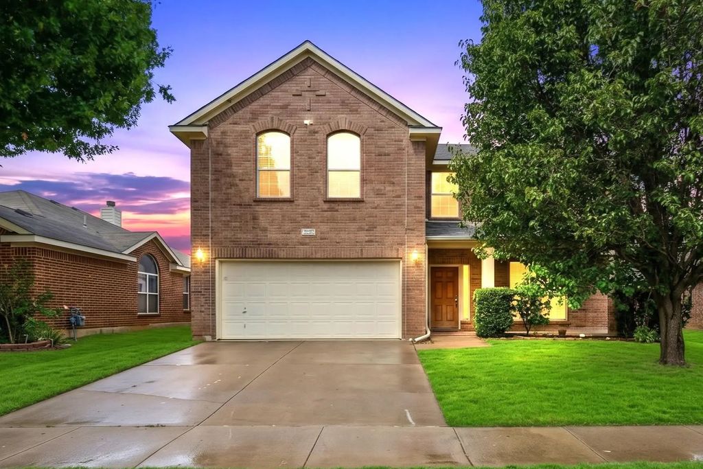 412 Flowering Plum Lane, Fort Worth