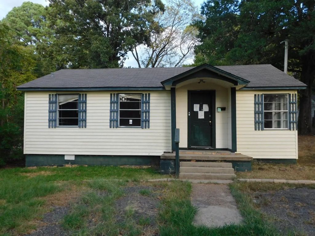 1513 S Walker Street, Midway