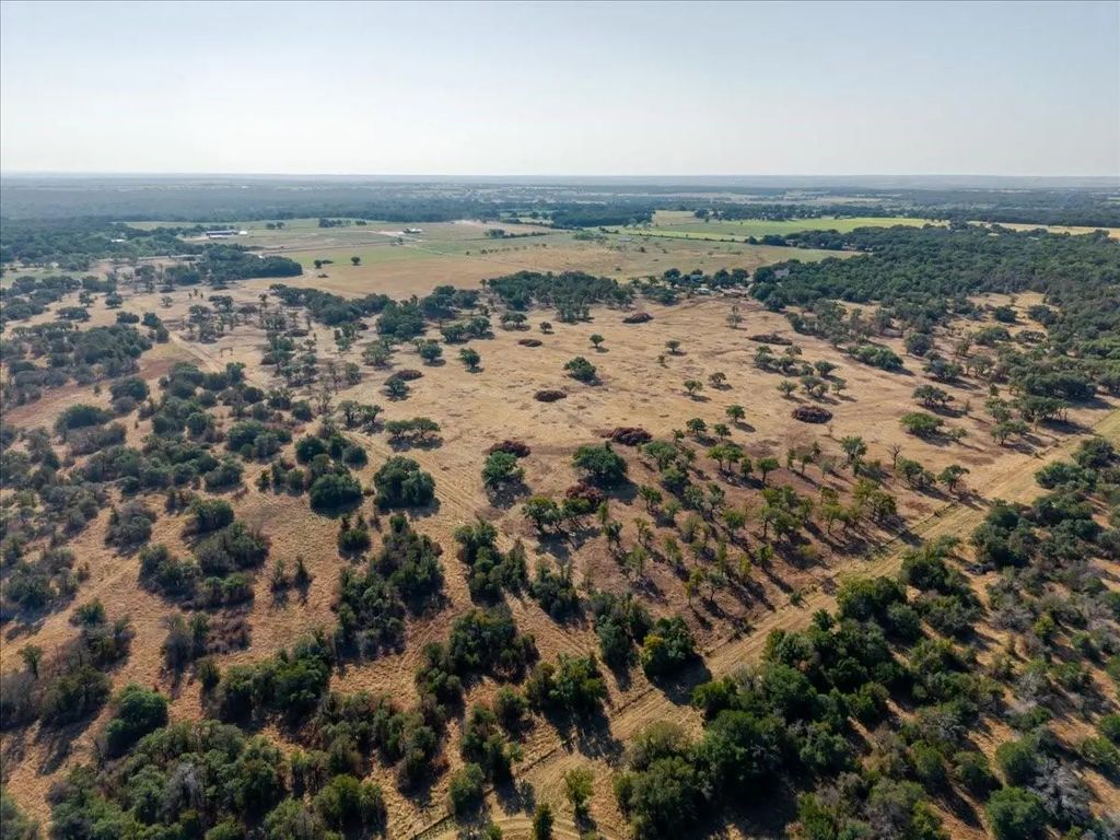 2768 Live Oak Road, Santo