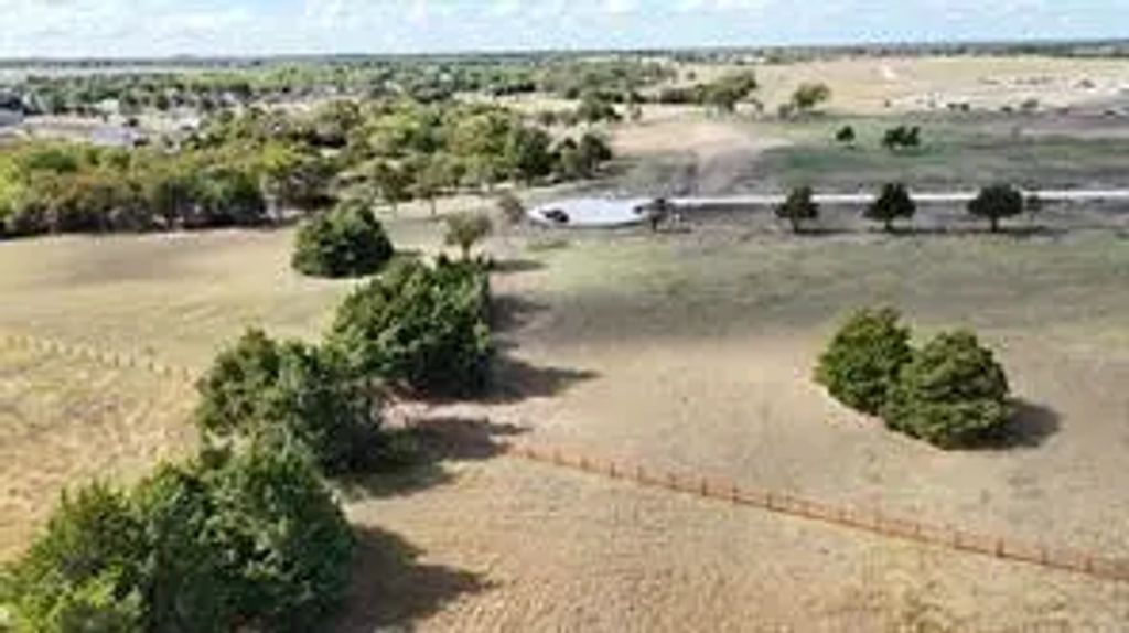 Latigo Court, Oak Leaf