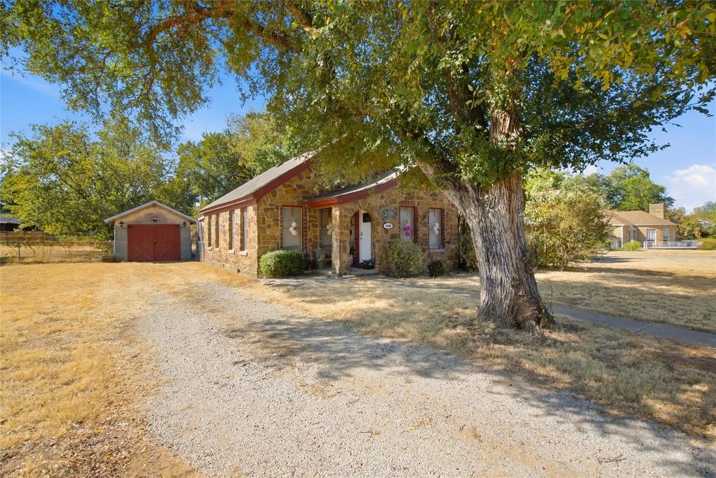 1326 4th Street, Graham