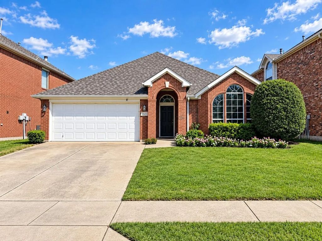4525 Dragonfly Way, Fort Worth