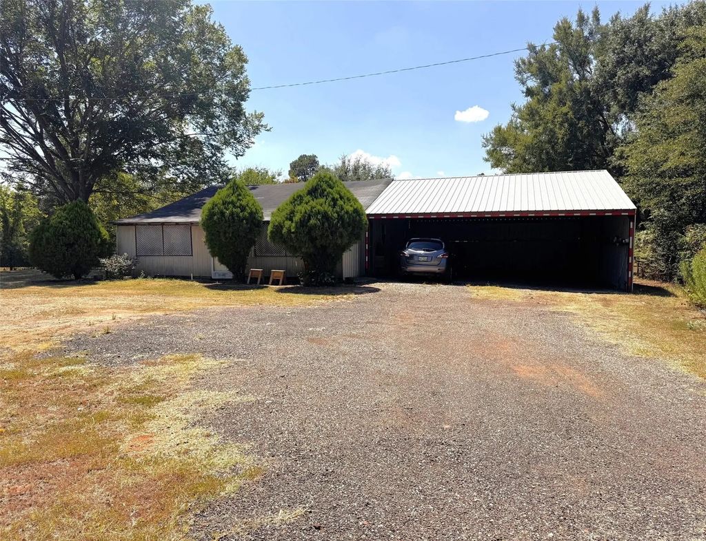 7205 N Hwy 271, Mount Pleasant