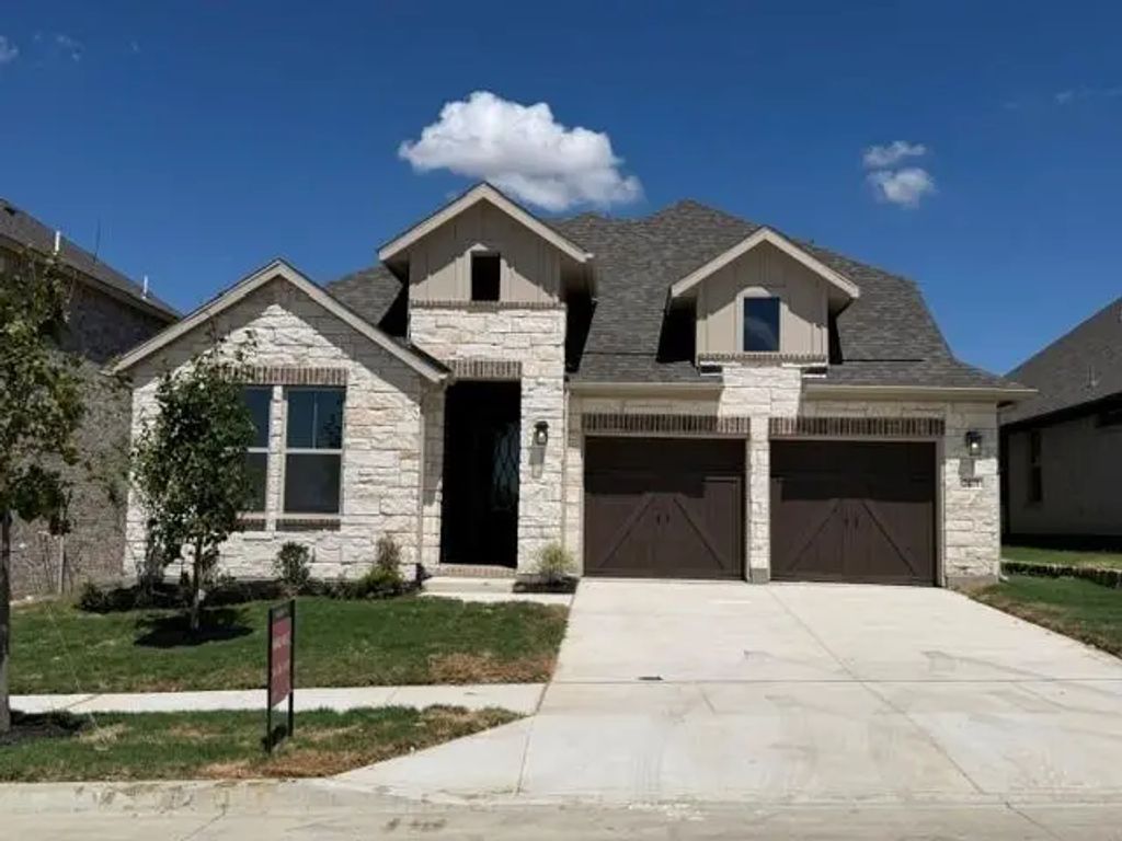 2421 Blackwell Street, Celina