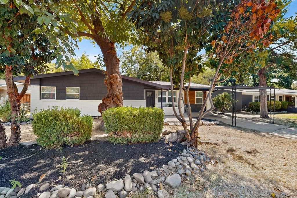 206 W Ridgewood Drive, Garland