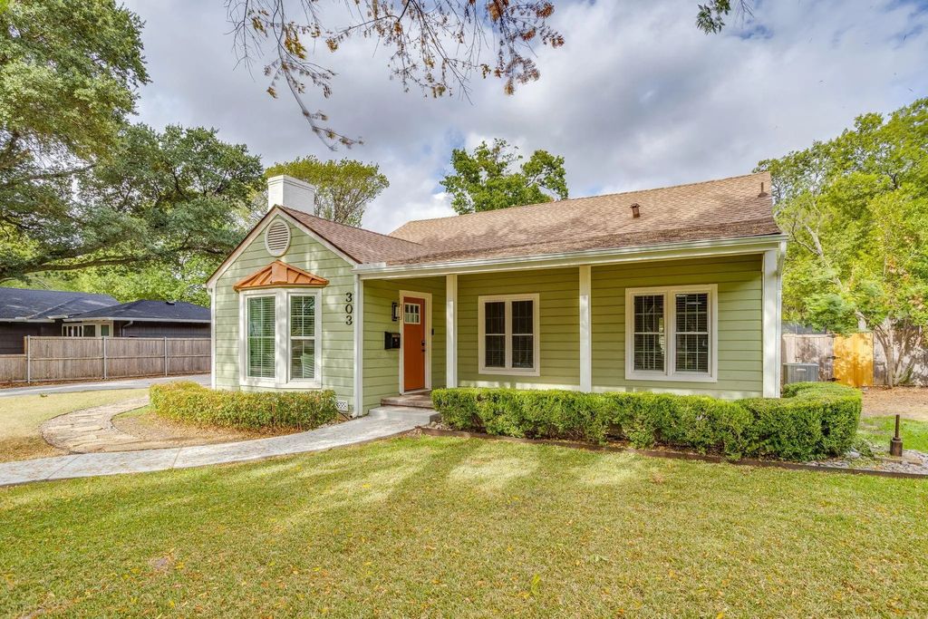 303 Harbin Avenue, Waxahachie