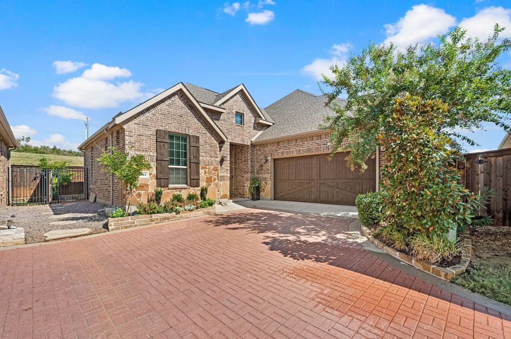 1833 Spotted Fawn Drive, Arlington