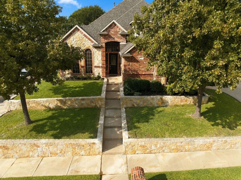 7921 Shady Oaks Drive, North Richland Hills