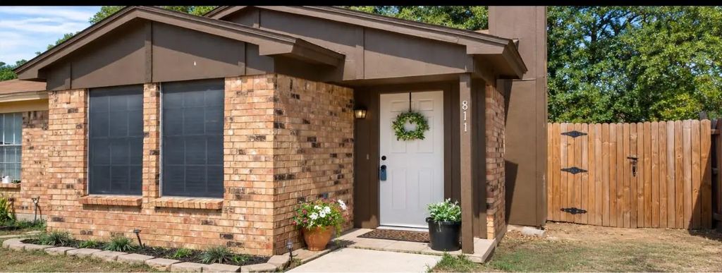 811 Woodland Court, Kennedale