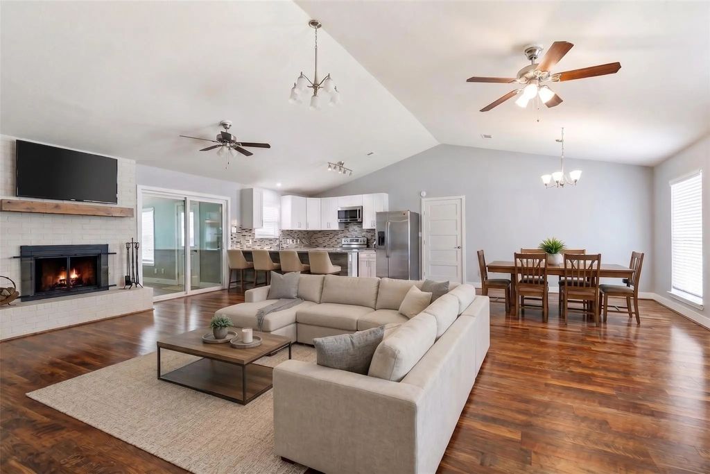 909 N Dove Road, Grapevine