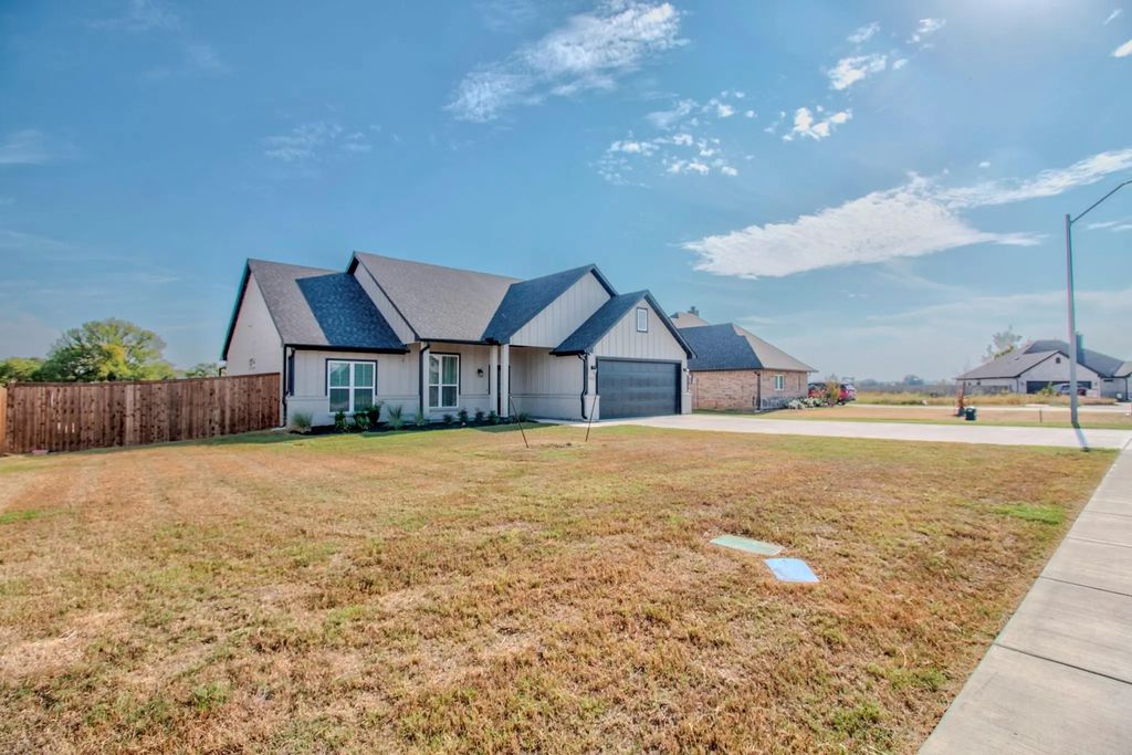 512 Austin Street, Callisburg