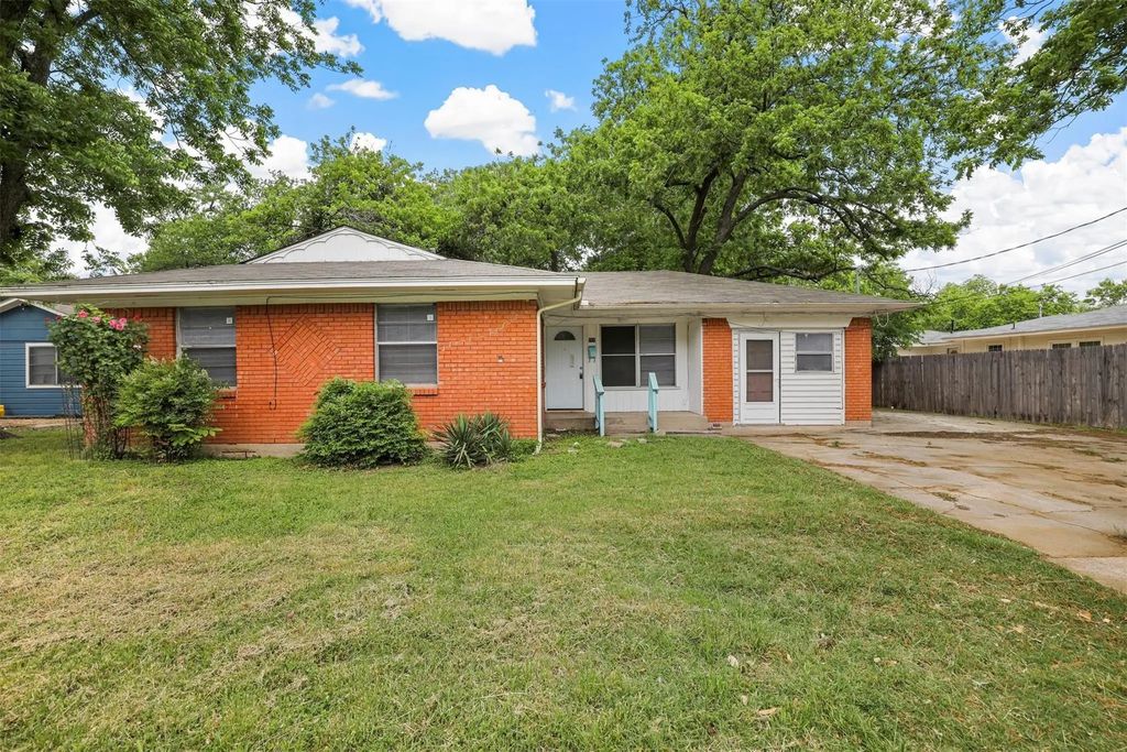 711 N Carroll Boulevard, Denton
