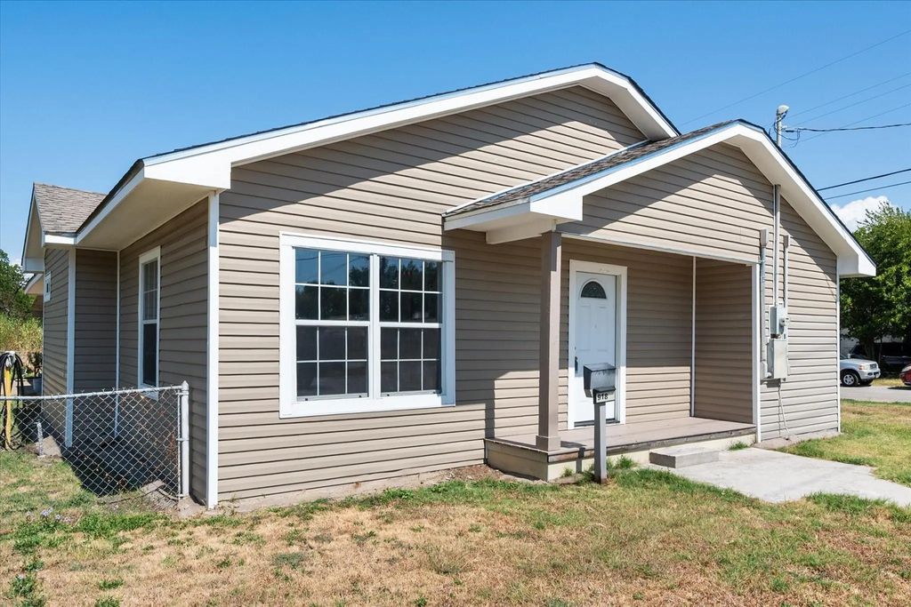 918 Martin Luther King Jr Boulevard, Corsicana