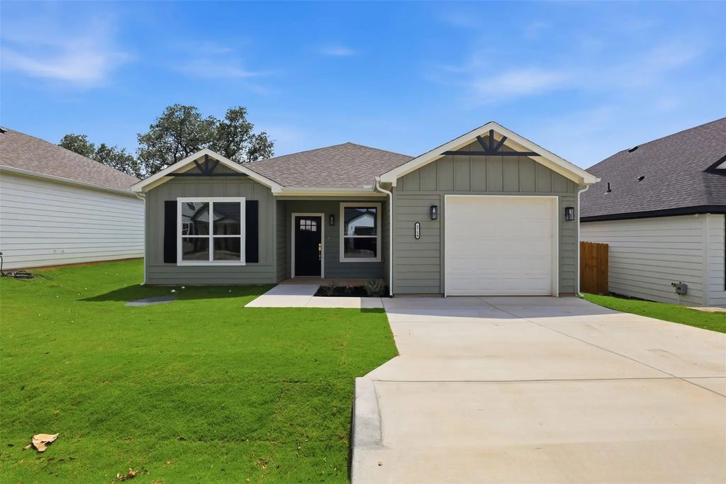 5718 Barkridge Drive, Granbury