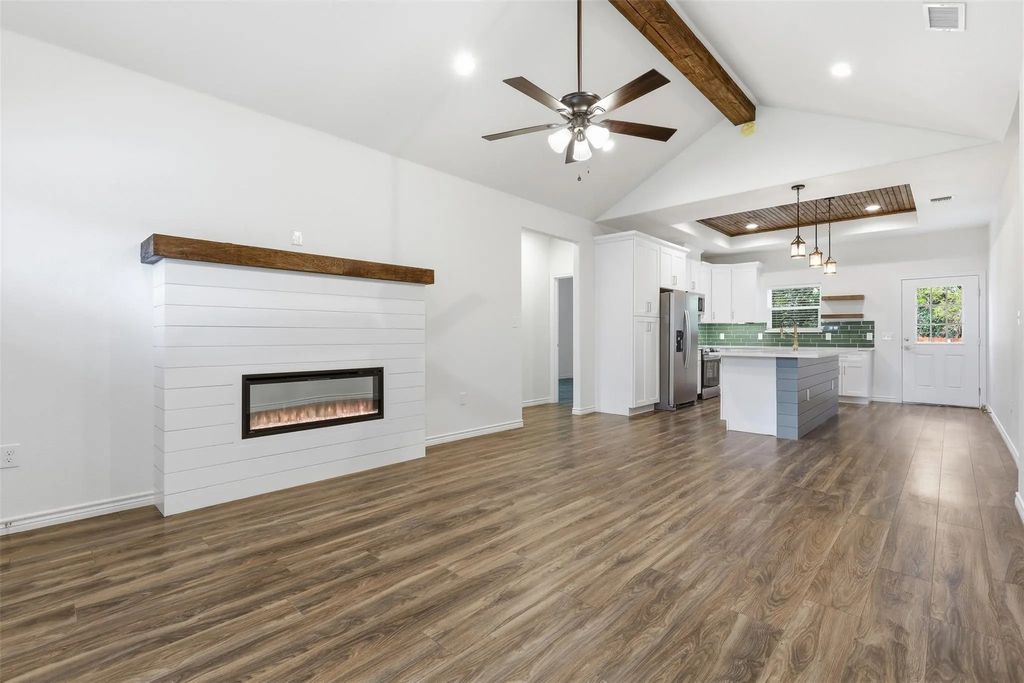 5718 Barkridge Drive, Granbury