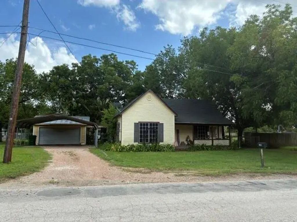 102 E 14th Street, Joshua