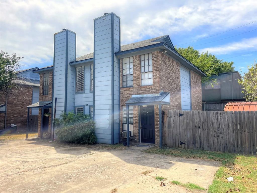 1032 Mckinley Street B, Benbrook